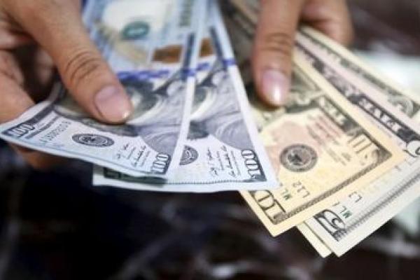 Cae el dólar tras una serie de decepcionantes datos