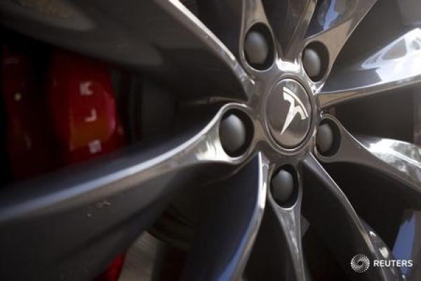 Tesla Valuation Still Frothy Despite 50% Plunge Since Highs, Bernstein Says
