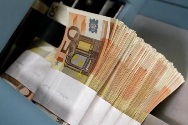 Euro blisko 2-tygodniowego minimum przed decyzją EBC