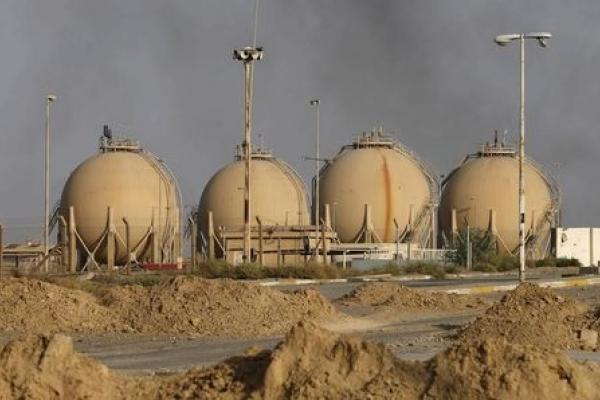 Europese aandelen openen lager naarmate de olievrees aanhoudt