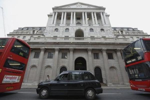 Bank of England Keeps Rates Unchanged; Pound Pares Gains