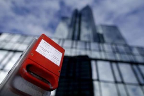 NewsBreak: Deutsche Bank macht 832 Millionen Euro Verlust - Aktie unter Druck