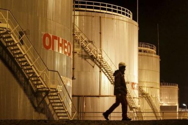 Oil Gets Rare, Late Week Boost From IEA Demand Outlook