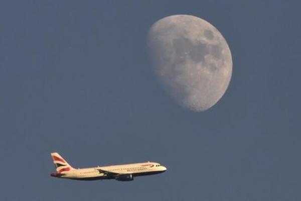 Sector aéreo: IATA habla de bancarrotas y Moody’s pone a IAG bajo revisión