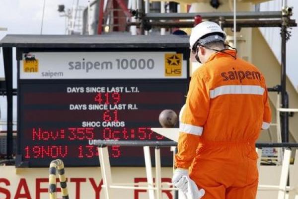 Titoli petroliferi affondano trascinati dal crollo del petrolio