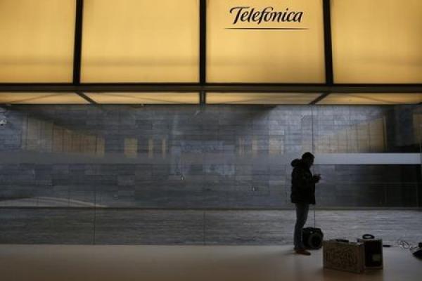 Telefónica sube más de un 13% desde que CaixaBank saliese a su rescate