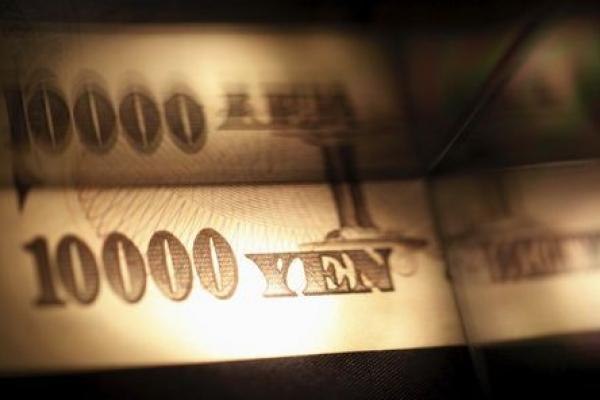 Yen Attracts Safe-Haven Demand; Yuan Plunges Beyond 7 per Dollar