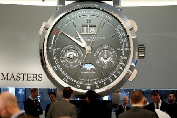 StockBeat:  Richemont envisage une émission d'actions à prix réduit avant un retour lent à la normale