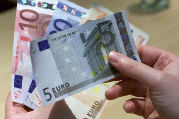 Eurodollar Unlikely to Make Imminent Return to Winning, Experts Warn