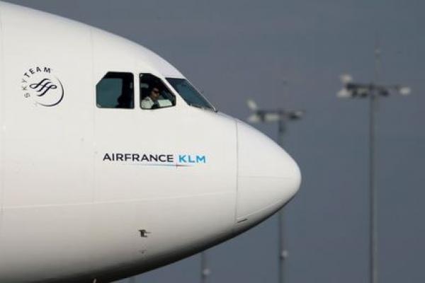 Air-France-KLM trascina giù le compagnie aeree nei timori per sovraccapacità