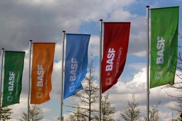Pulso bursátil: Europa se rinde al virus; las aerolíneas y BASF alertan del riesgo