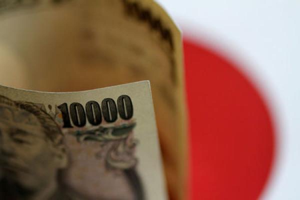 Dollar Slips Lower vs. Yen amid Trade Tensions, ECB Awaited