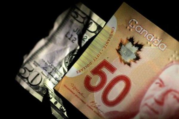 Loonie Falls on Weak Manufacturing, Falling Oil Prices