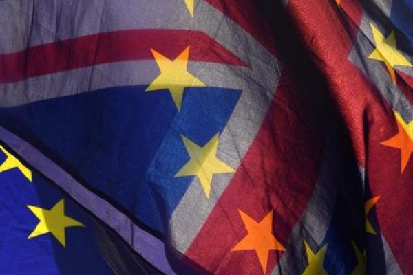 Bolsas en rojo: El Brexit vuelve a arrasar en una semana clave. Qué esperar