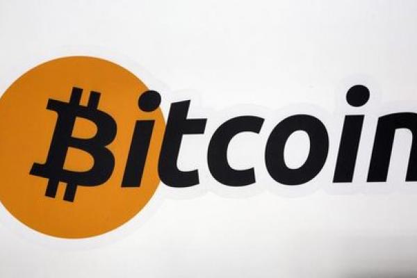 Le Bitcoin frôle 8000$ mais un obstacle clé pourrait déclencher une correction