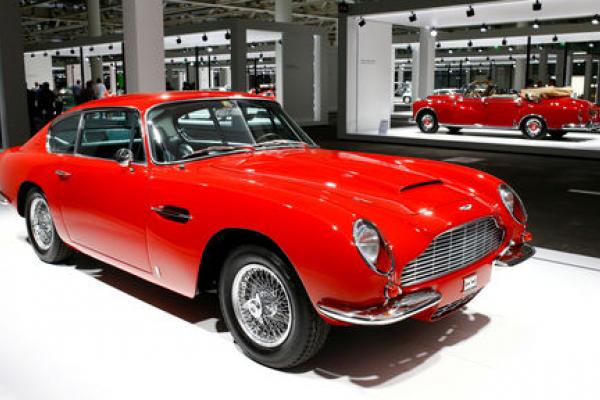 Peugeot brilla, Aston Martin scivola con l’economia che frena