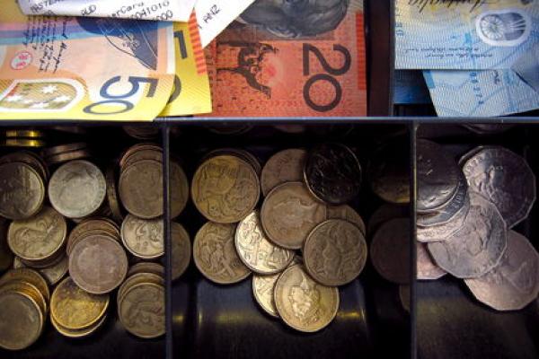Safe Haven Yen Slips; Risk Currencies Gain on Trade Talk Hopes
