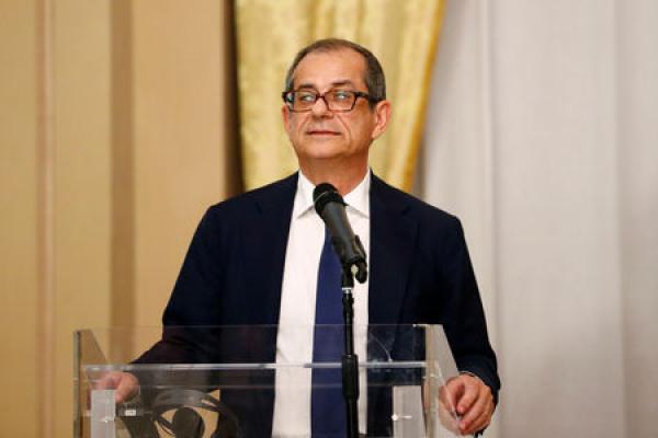Tria in lotta: attacca i dazi e l’agenzia Fitch