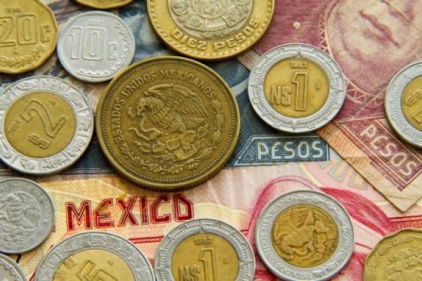 López Obrador presume el peso como la "moneda que más se ha fortalecido"