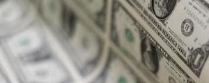 Dollaro giù; le valute legate al petrolio salgono dopo i commenti di Trump