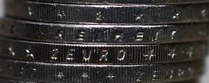 Euro Holds Steady after EU Election Results, Pound Ticks Higher