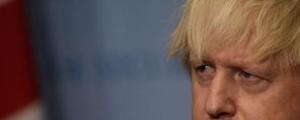 La sterlina soffre, Johnson riaccende i timori di una hard Brexit