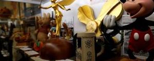 Stocks - Disney, MGM Resorts Fall Premarket; Moderna Climbs