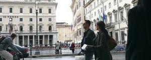 StockBeat:  Italian Political Talks, German Tax Cut Drive Gains