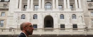 El Banco de Inglaterra mantiene los tipos y eleva las expectativas de crecimiento