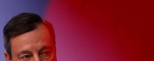 Alerta en el BCE: Draghi no descarta posponer la subida de tipos de interés