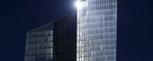 La BCE rinvia ancora l’aumento dei tassi, scontro commerciale colpisce zona euro