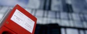 NewsBreak: Deutsche Bank macht 832 Millionen Euro Verlust - Aktie unter Druck