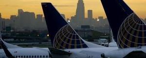 United Airlines warnt vor niedrigeren Buchungen, Kurzarbeit: WSJ