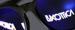 EssilorLuxottica crolla sotto i colpi della guerra interna