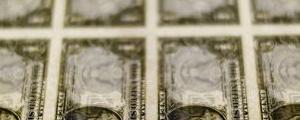 Dollar Weakens Ahead of Earnings Season