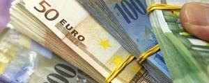 Kurs dolara spada nieznacznie wobec malejącego ryzyka na rządowy 'shutdown'