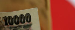 Dollar Slips Lower vs. Yen amid Trade Tensions, ECB Awaited