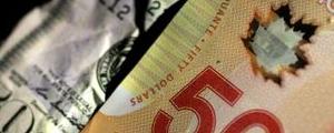 Loonie Falls on Weak Manufacturing, Falling Oil Prices