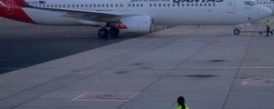 Qantas Says First-Half Profit Fall Less Than Expected; Slashes Flights in Asia 