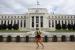 Dollar Gives up Gains as Traders Raise Bets on Fed Rate Cut